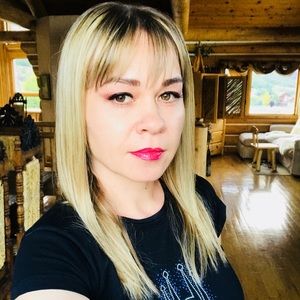 Meet your Posher, Nadia